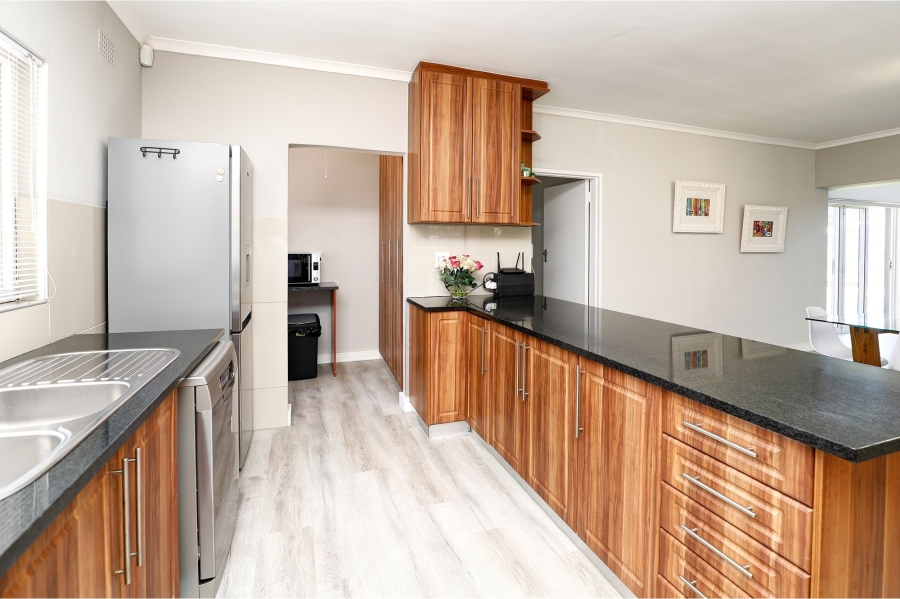 4 Bedroom Property for Sale in Schoongezicht Western Cape